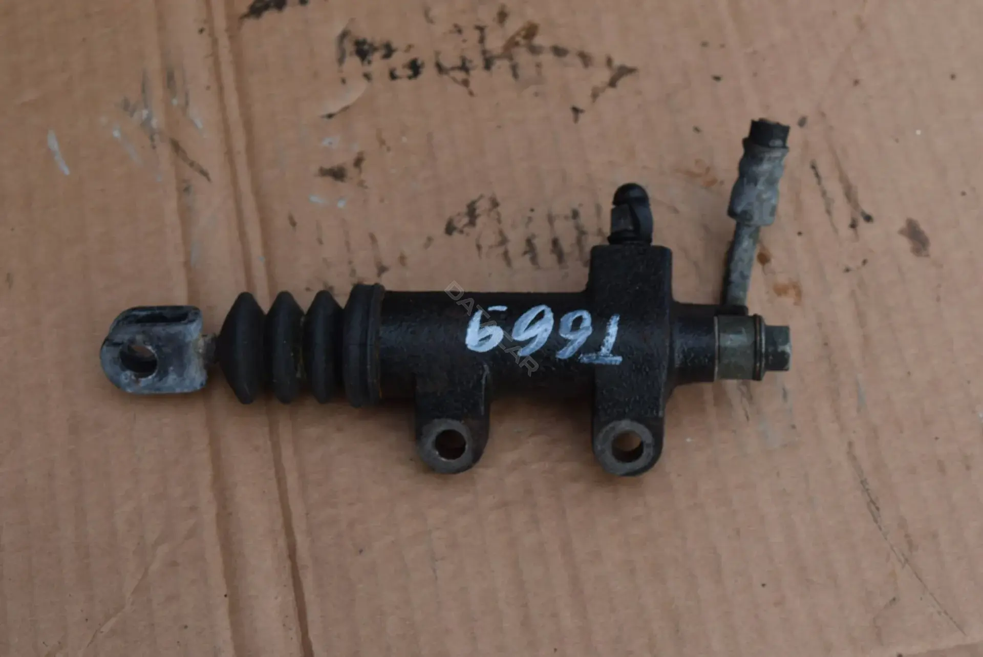 Рабочий цилиндр сцепления T669-557-1