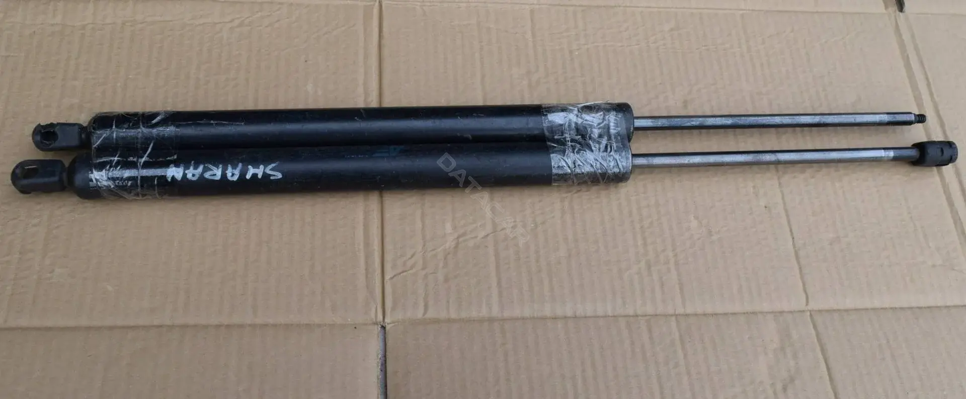 Амортизатор крышки багажника, капота, заднего стекла 7M0827550D