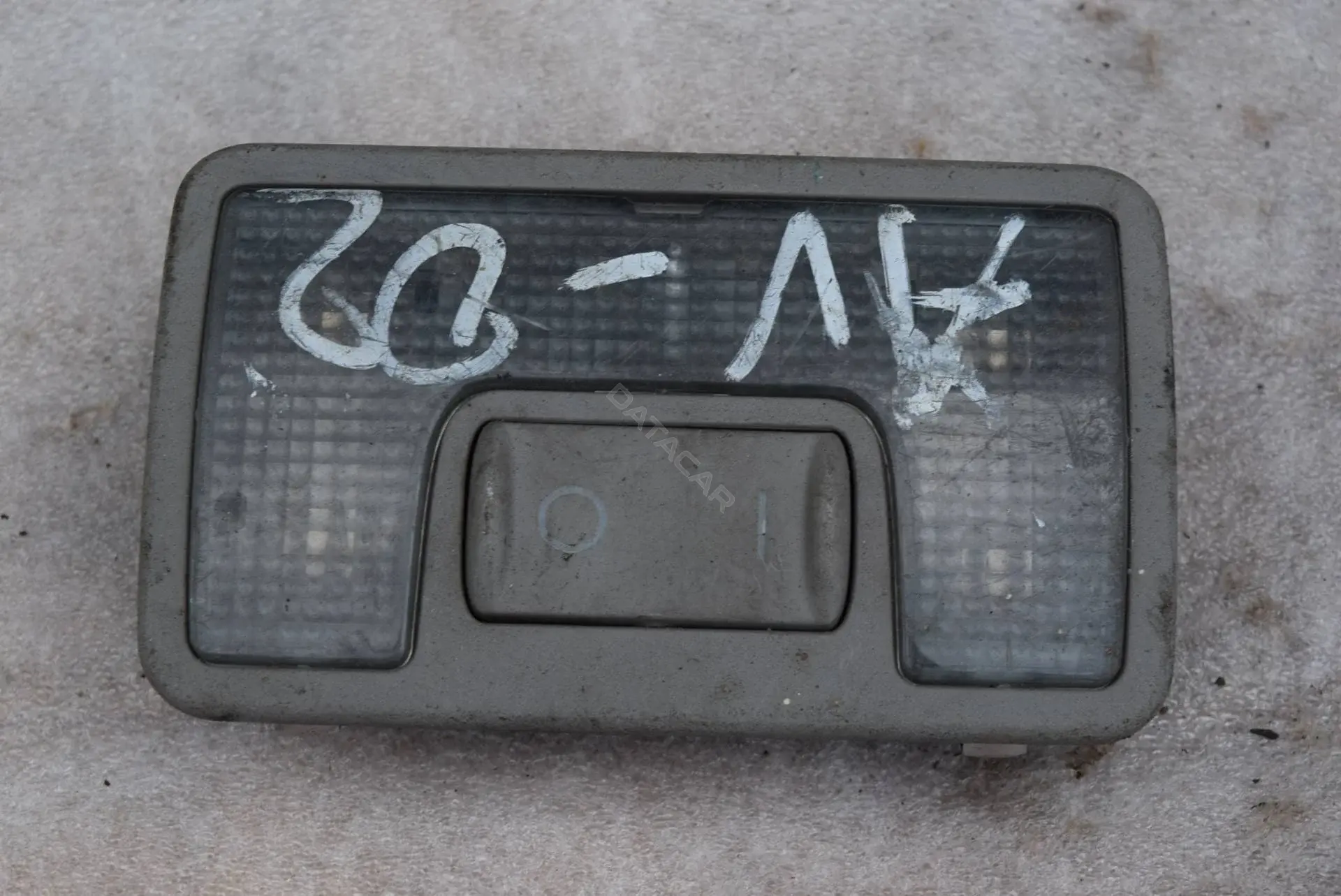 Плафон освещения салона 4B9947123