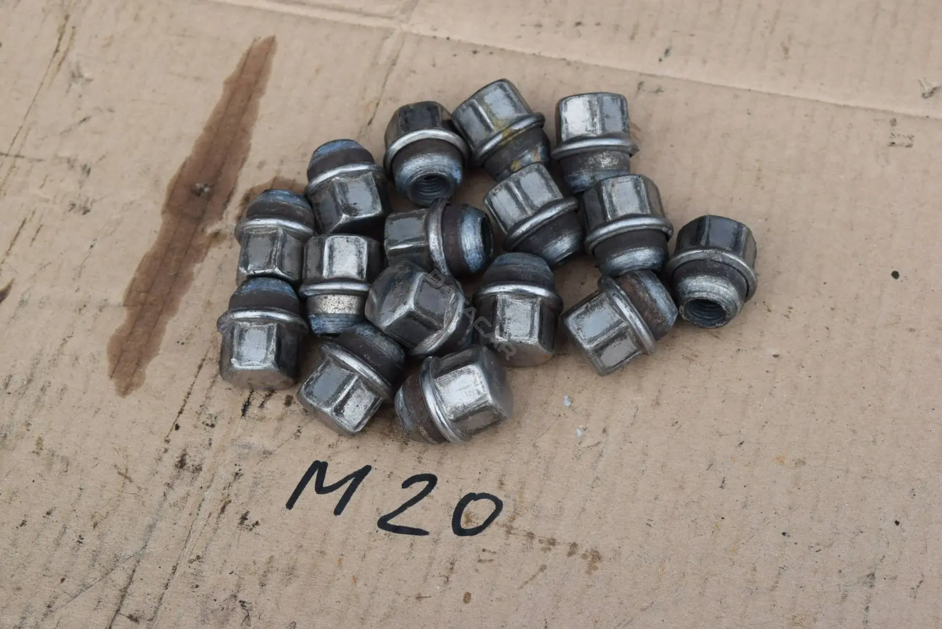 Гайка колеса M20-367-1