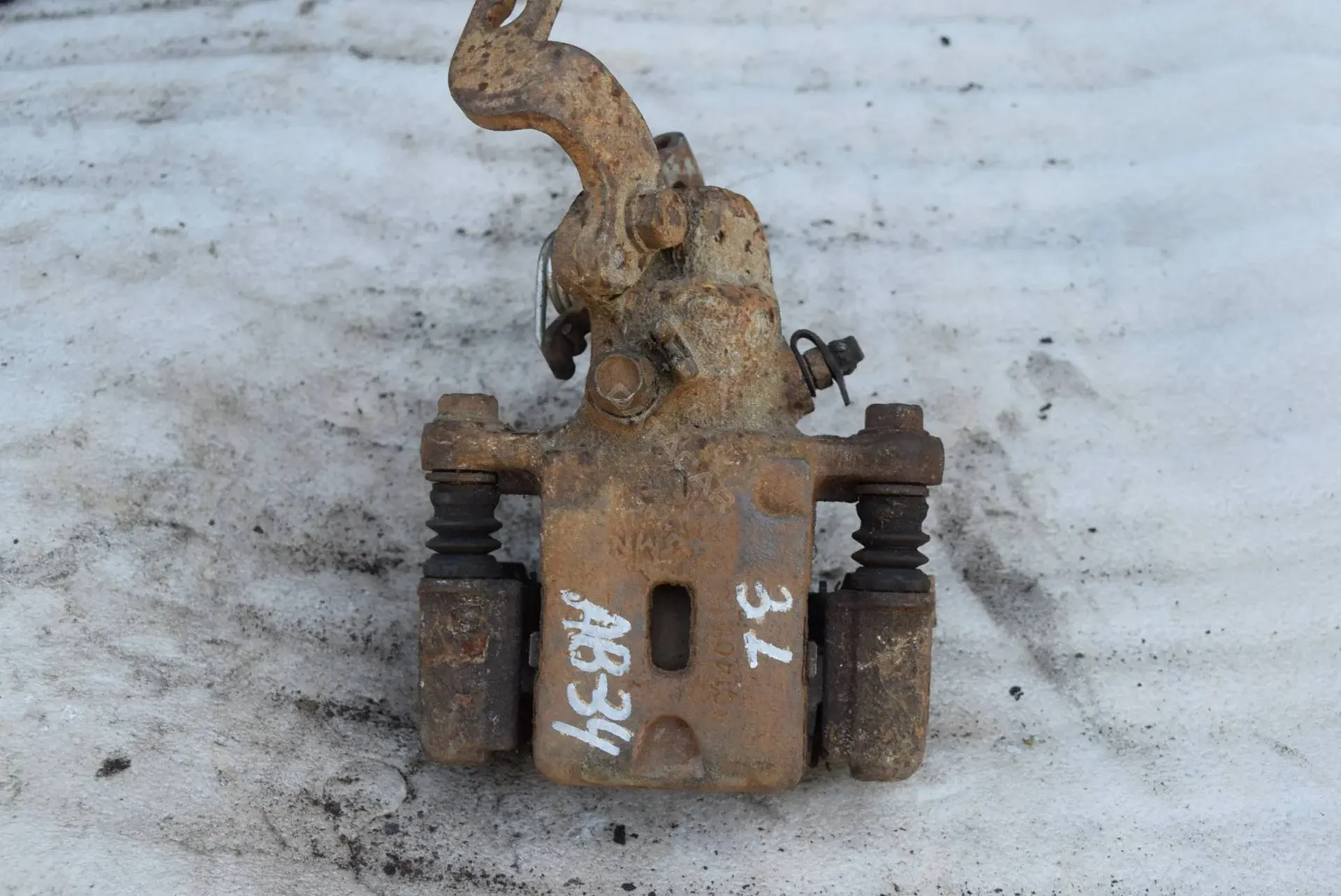 Суппорт тормозной AB34-72-1