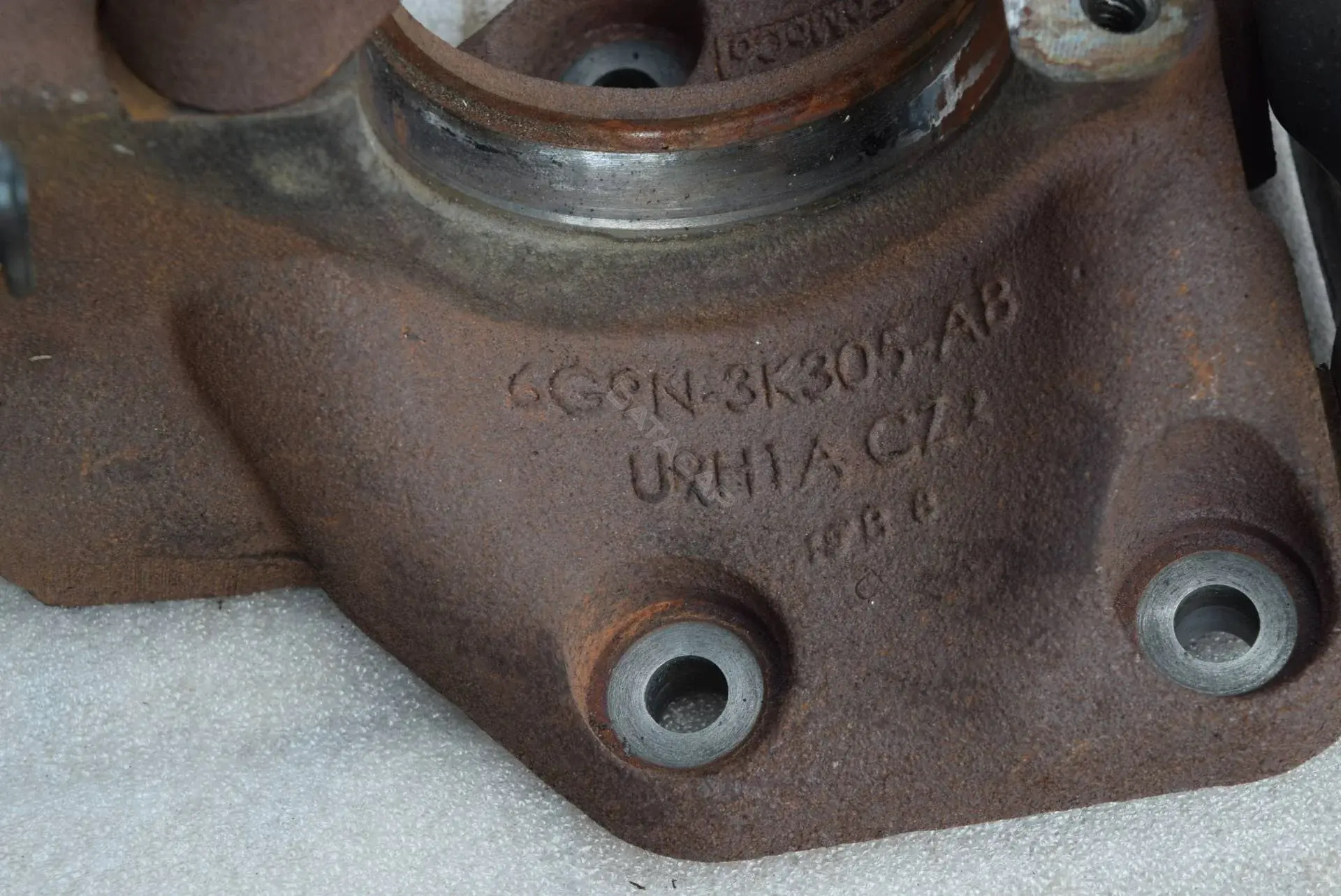 Кронштейн полуоси 6G9N3K305AB
