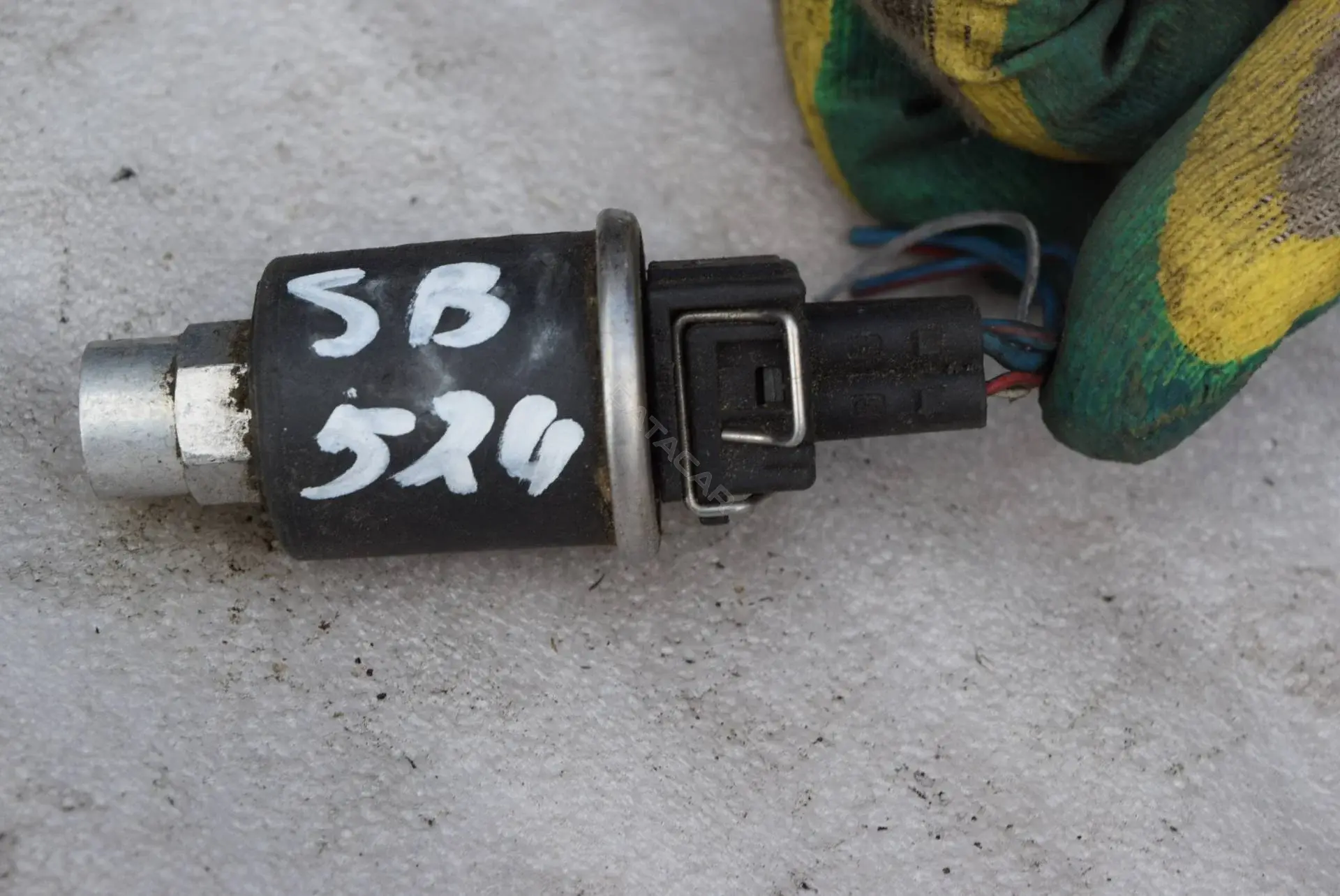 Датчик давления кондиционера SB524