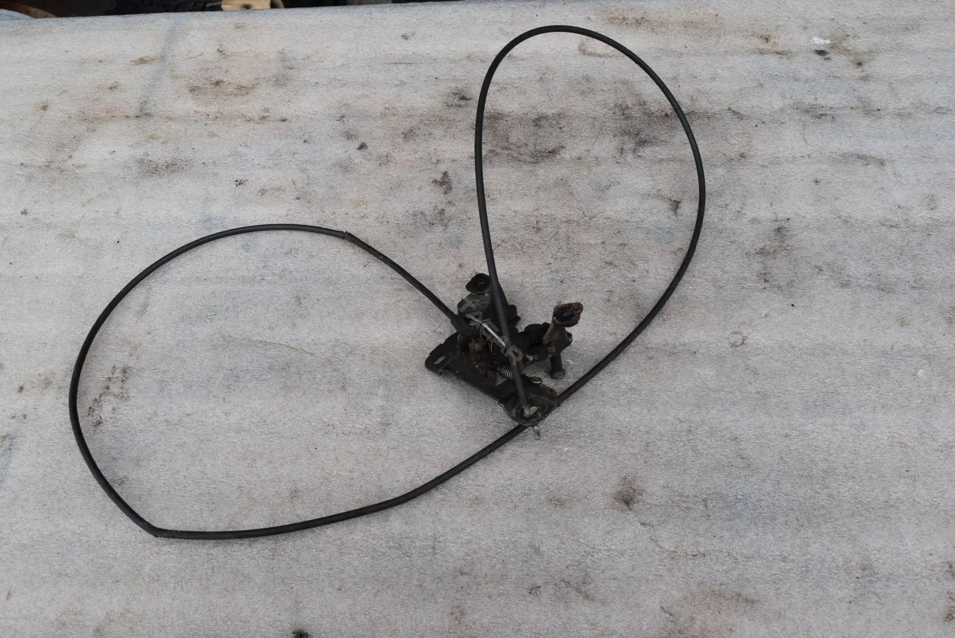 Замок капота SB440