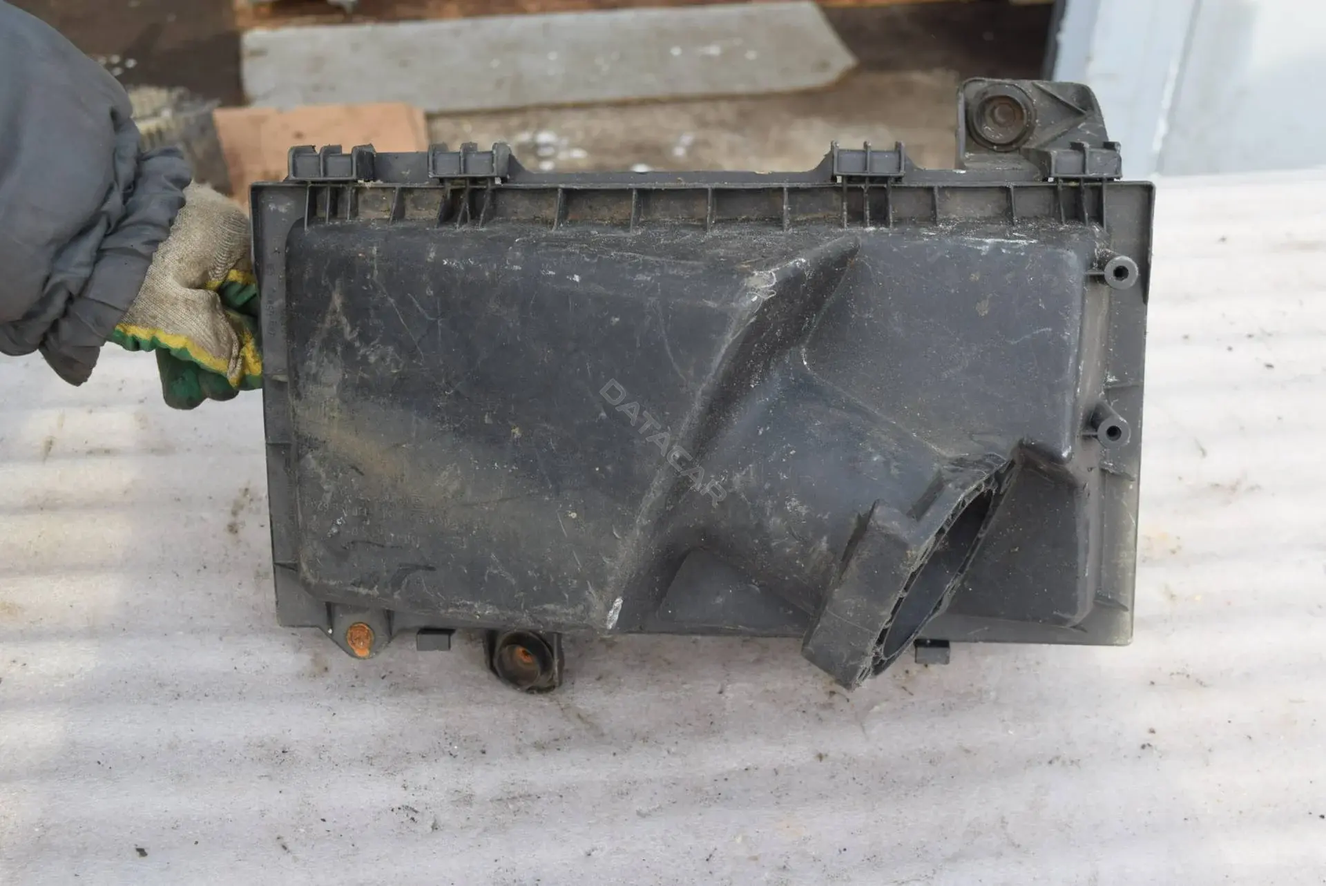 Корпус воздушного фильтра 1J0129607D
