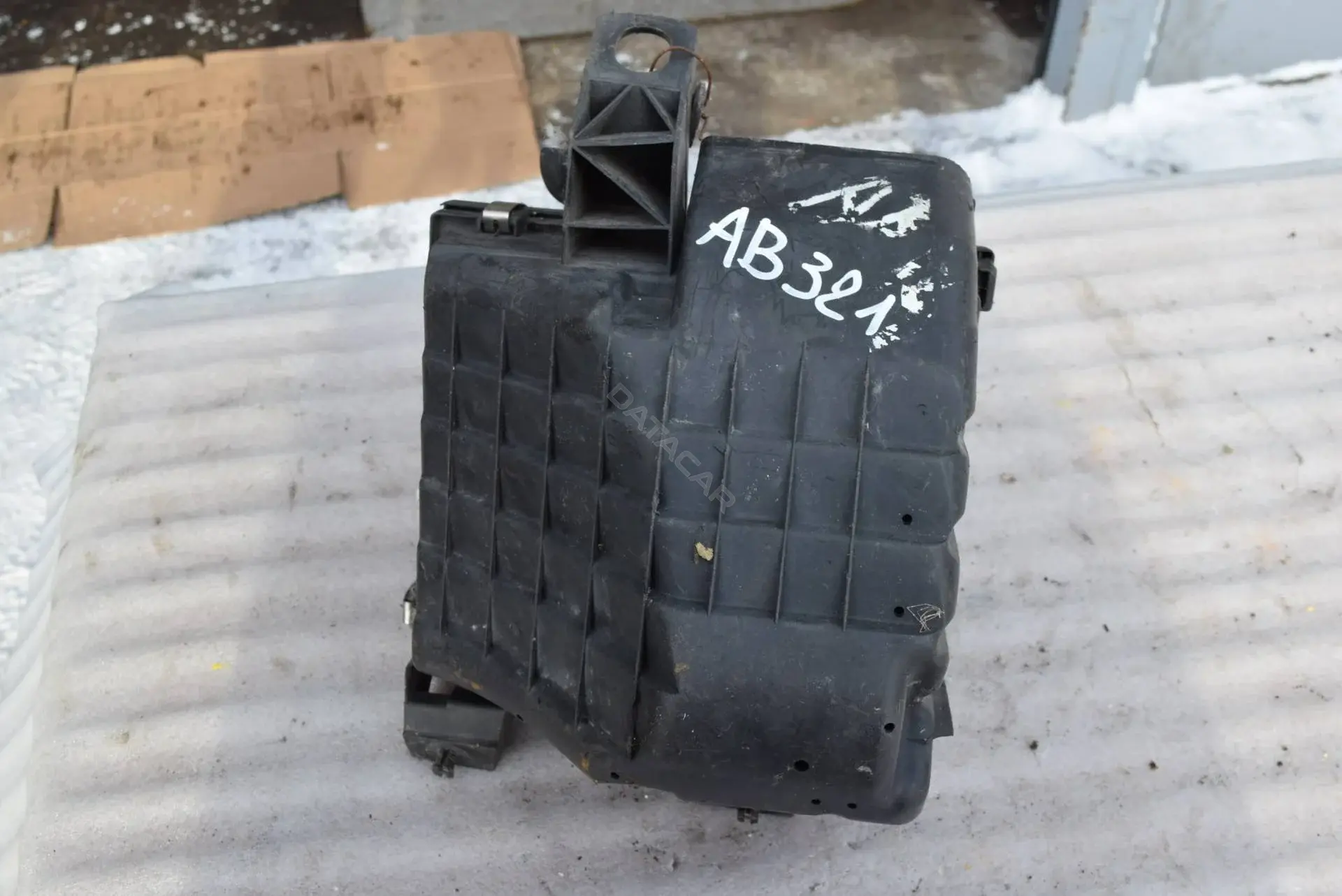 Корпус воздушного фильтра 058133837A, 058133843