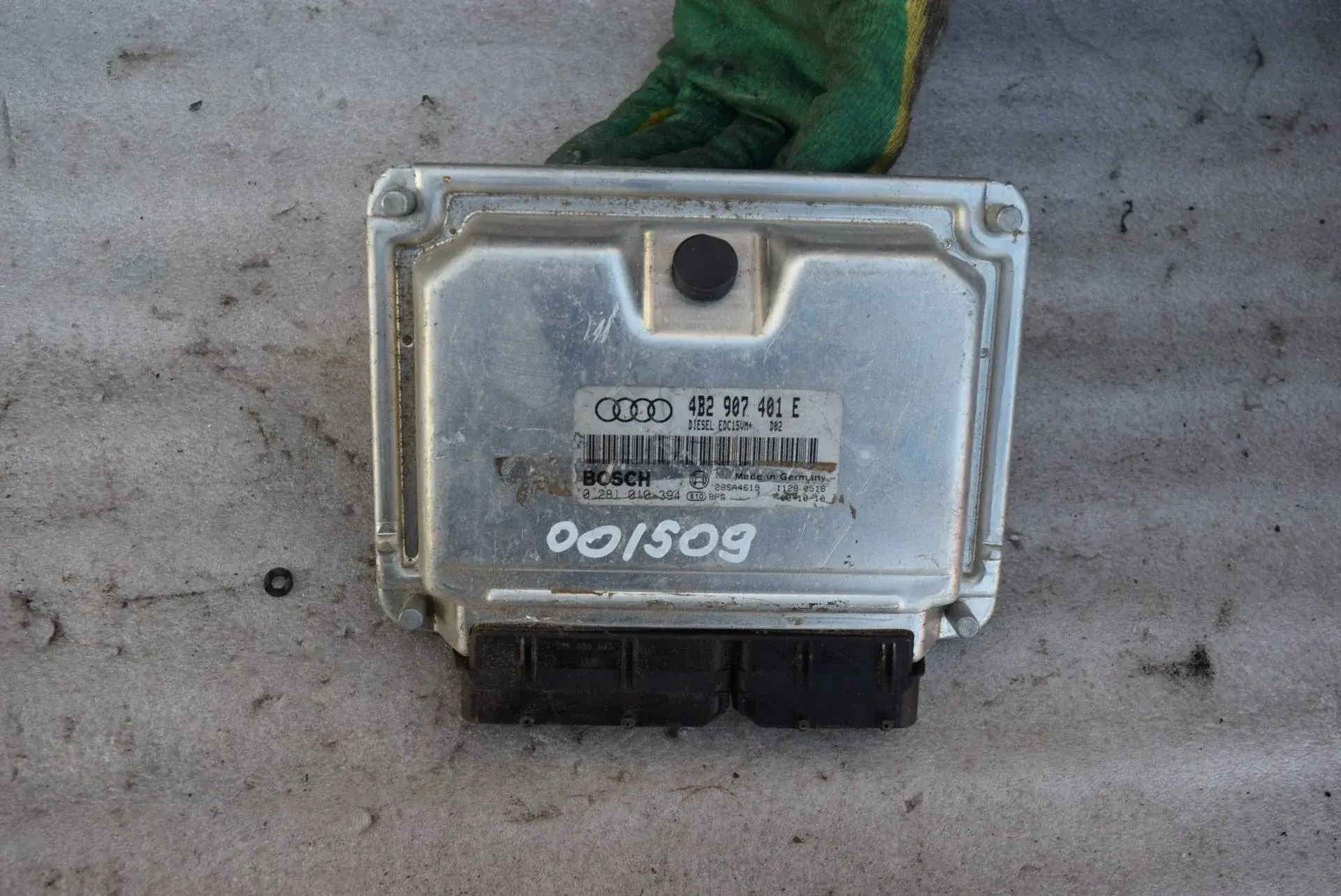 Блок управления двигателем 0281010394, 4B2907401E