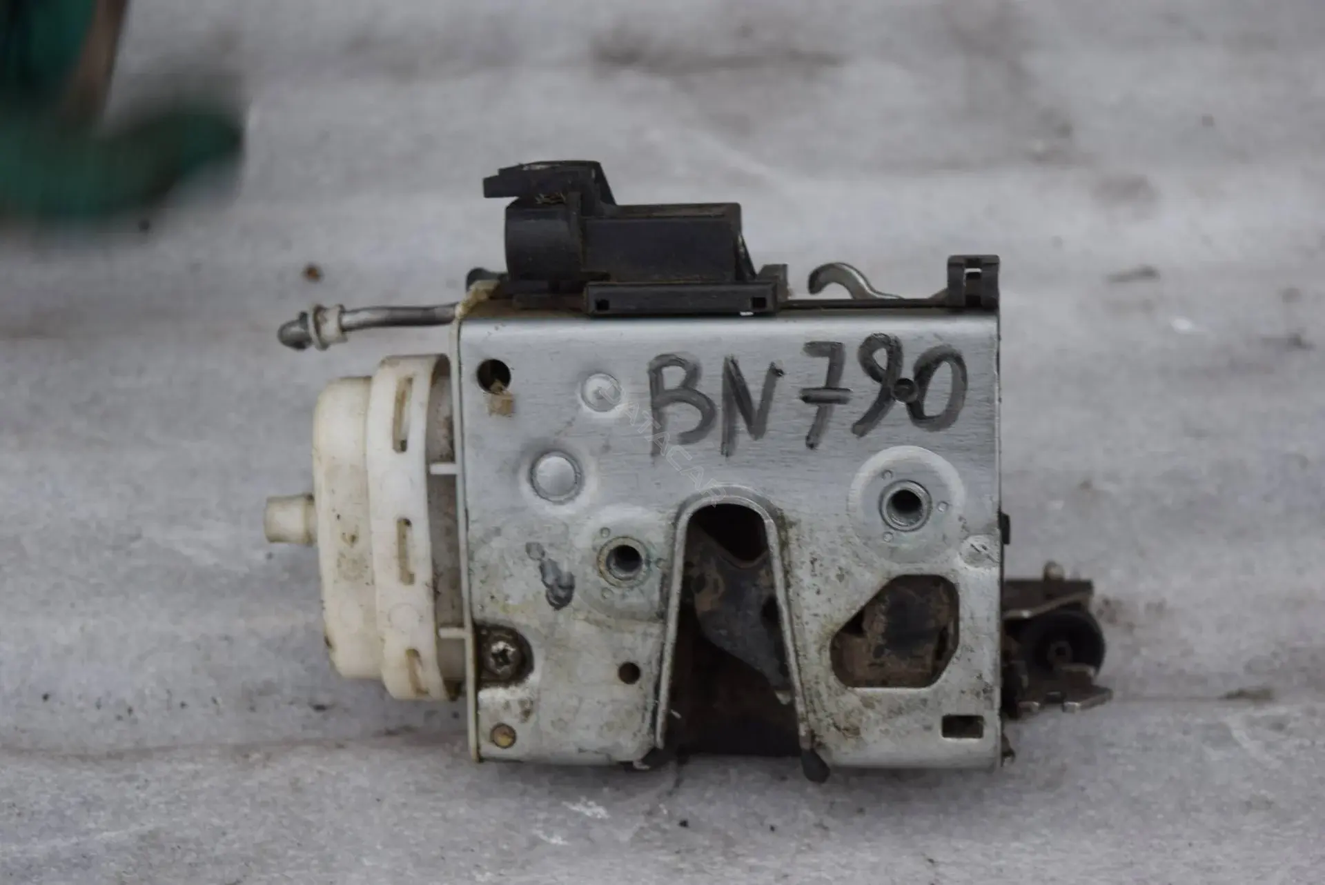 Замок двери 6L1837016A
