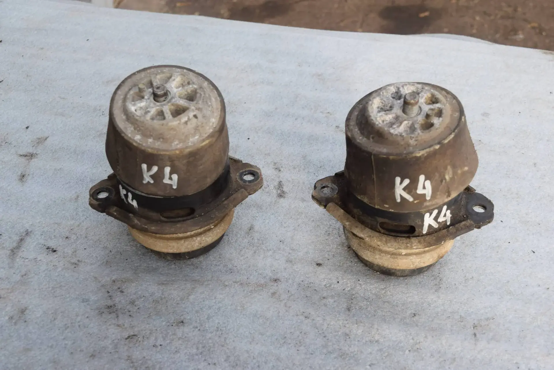 Подушка двигателя (Опора) 7L8199131A