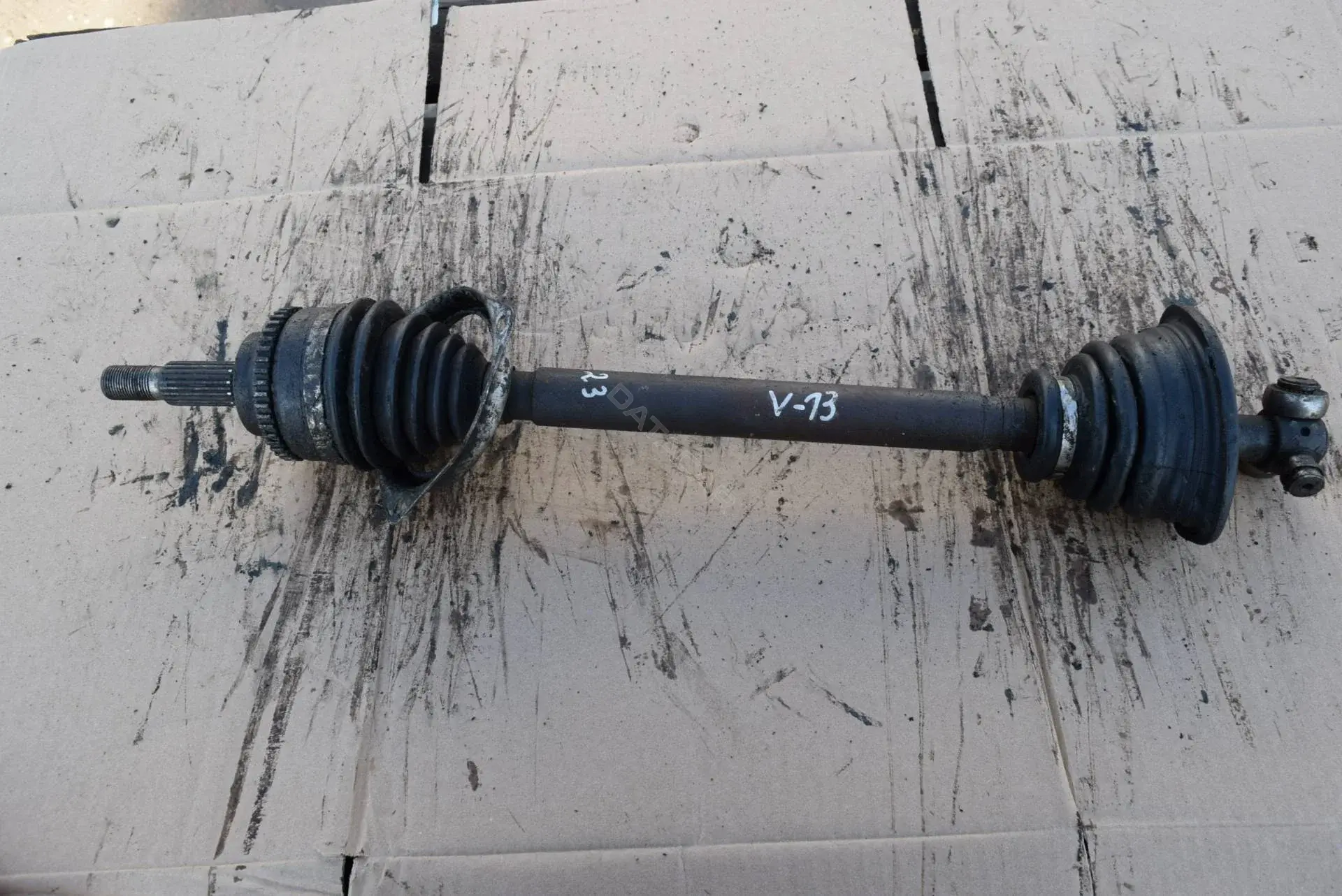 Приводной вал / Полуось V13