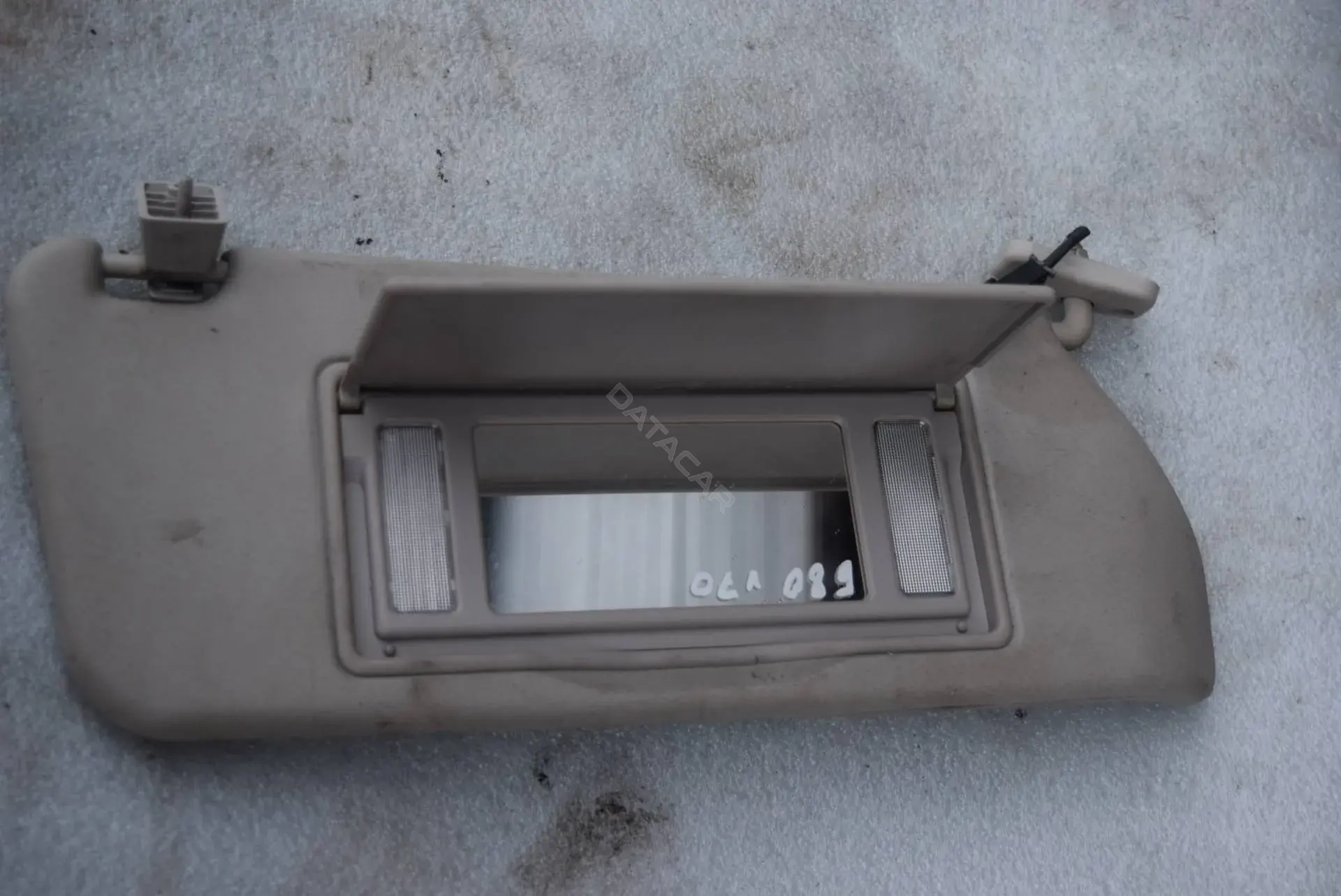 Козырек солнцезащитный B80-243-2-1