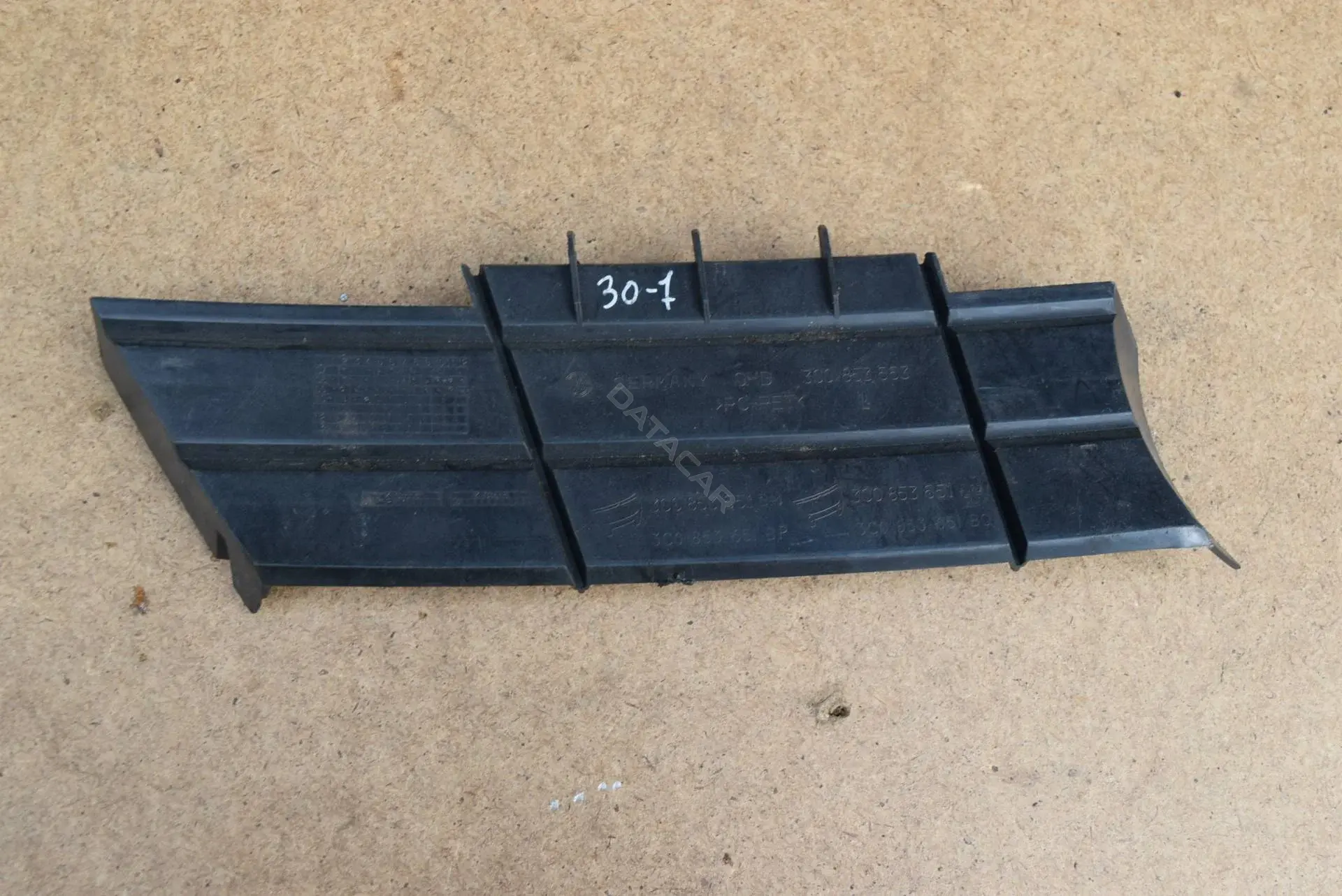 Решетка радиатора 3C0853663