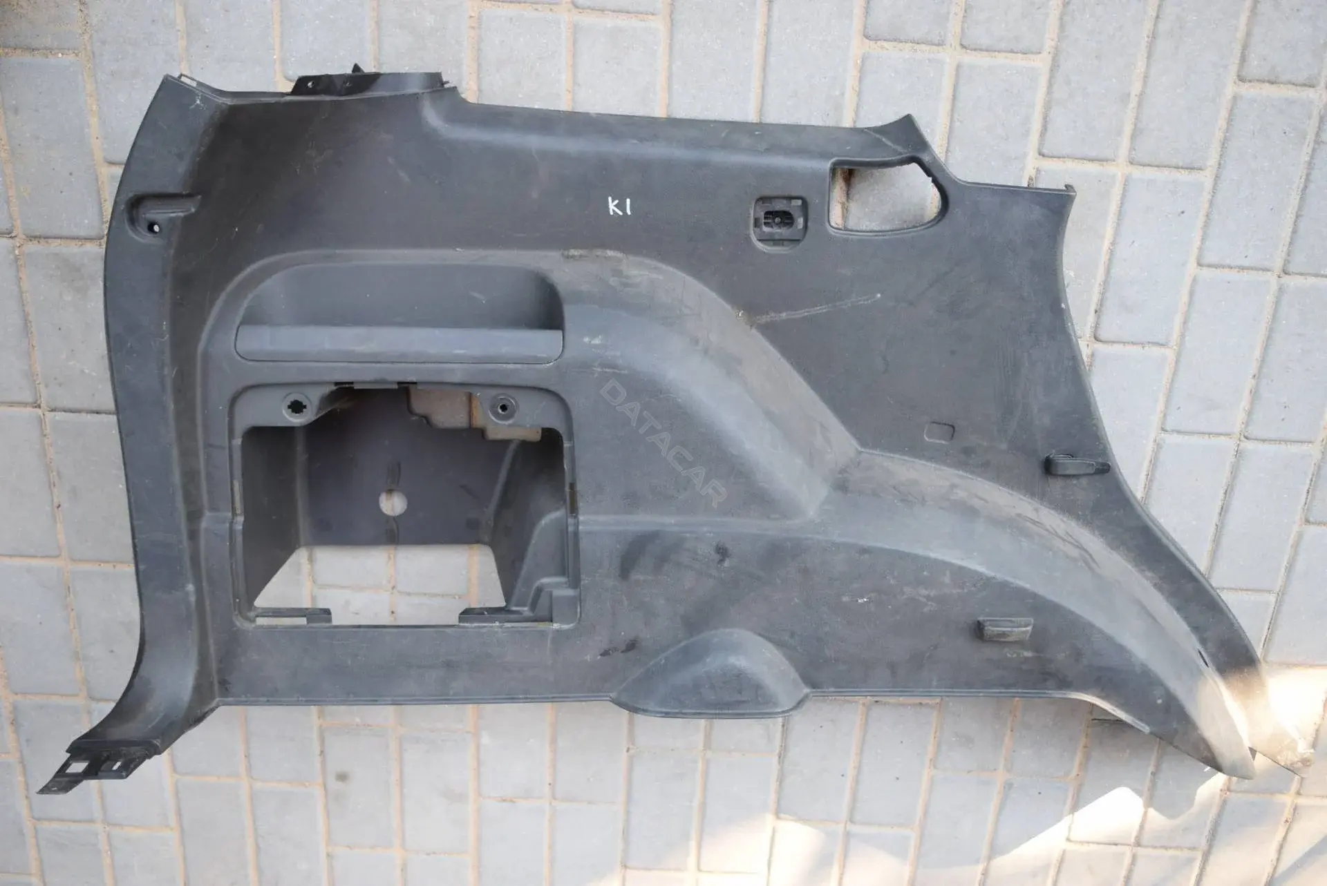 Обшивка багажника 7743109000