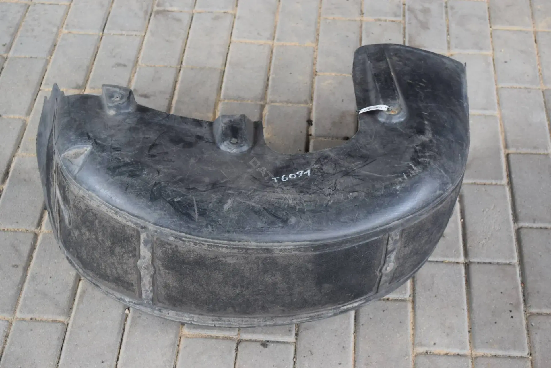 Подкрылок 08693295