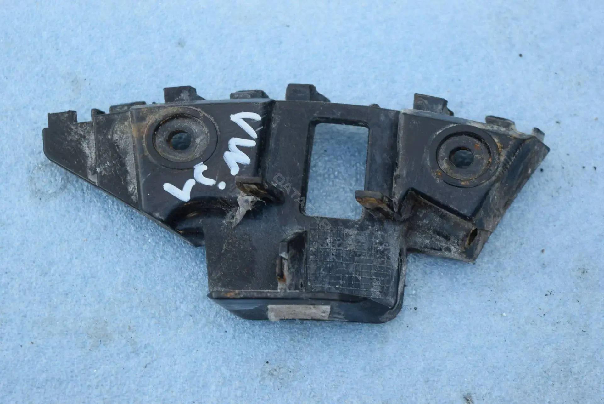 Кронштейн-направляющая бампера 5C6807184