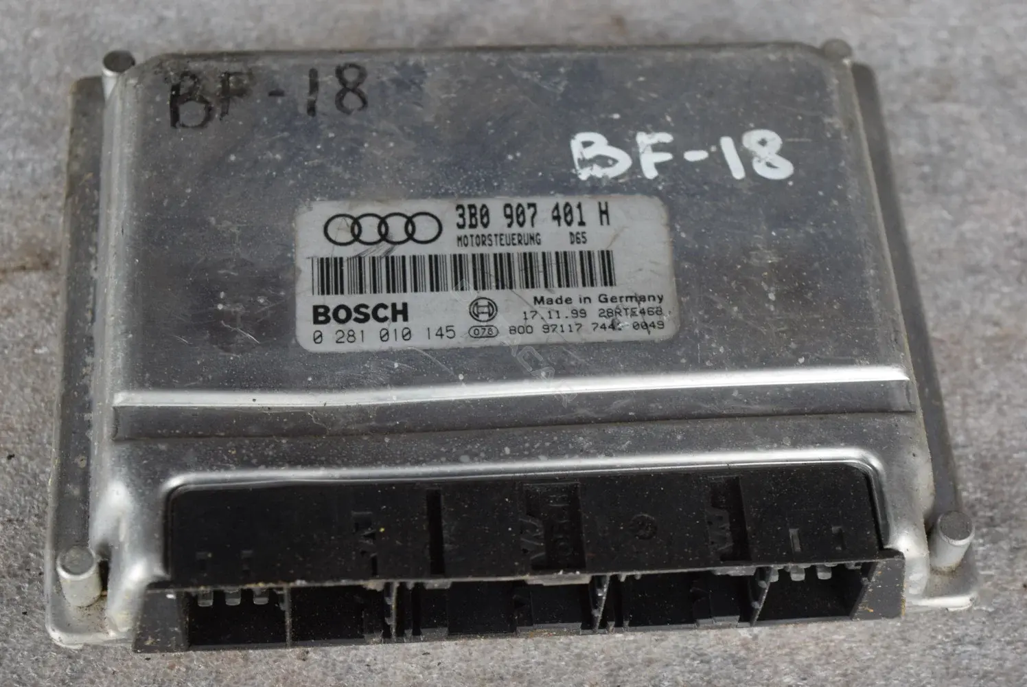 Блок управления двигателем 0281010145, 3B0907401H