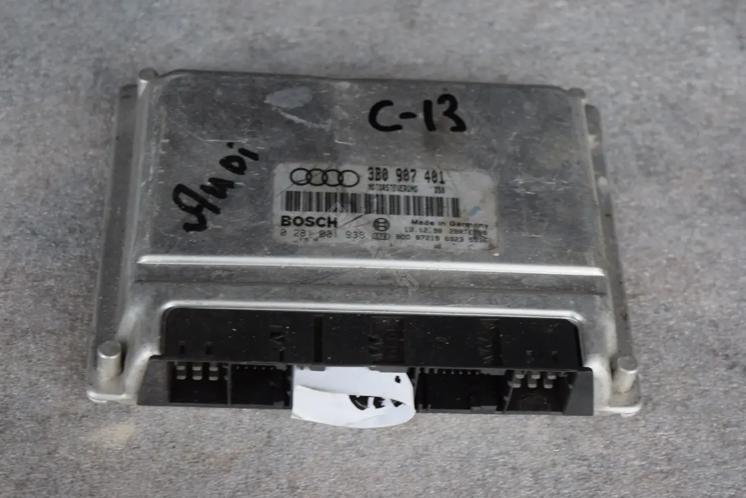 Блок управления двигателем 0281001938, 3B0907401