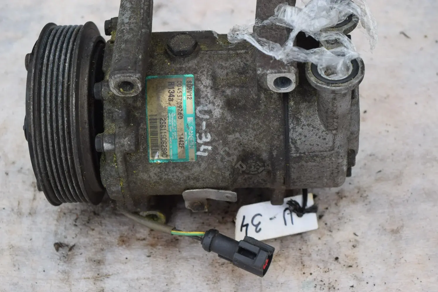 Компрессор кондиционера 2S6119D629AD