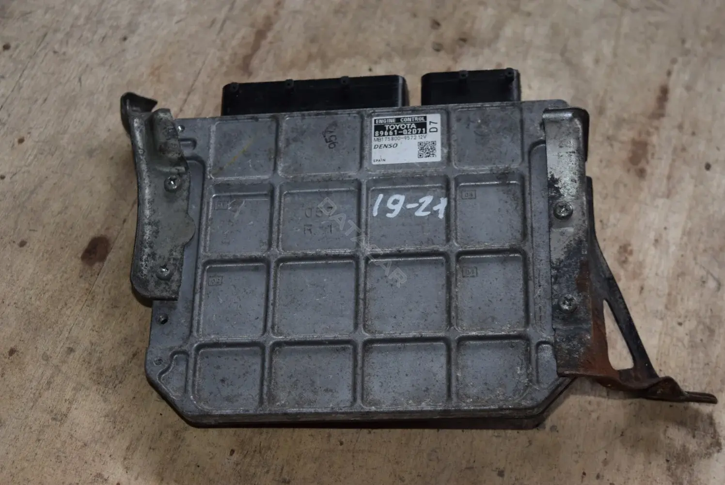 Блок управления двигателем 8966102D71, MB1758009572