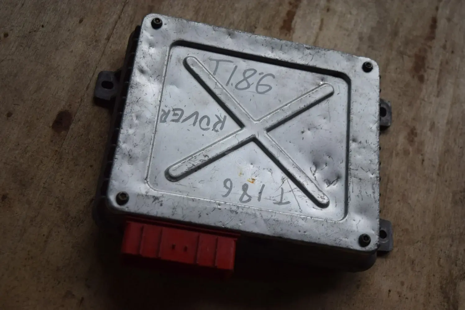 Блок управления двигателем MSB100680
