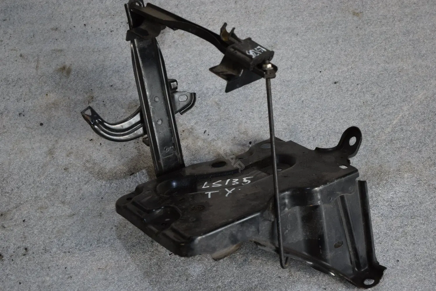 Полка аккумулятора LS135-358-1-1
