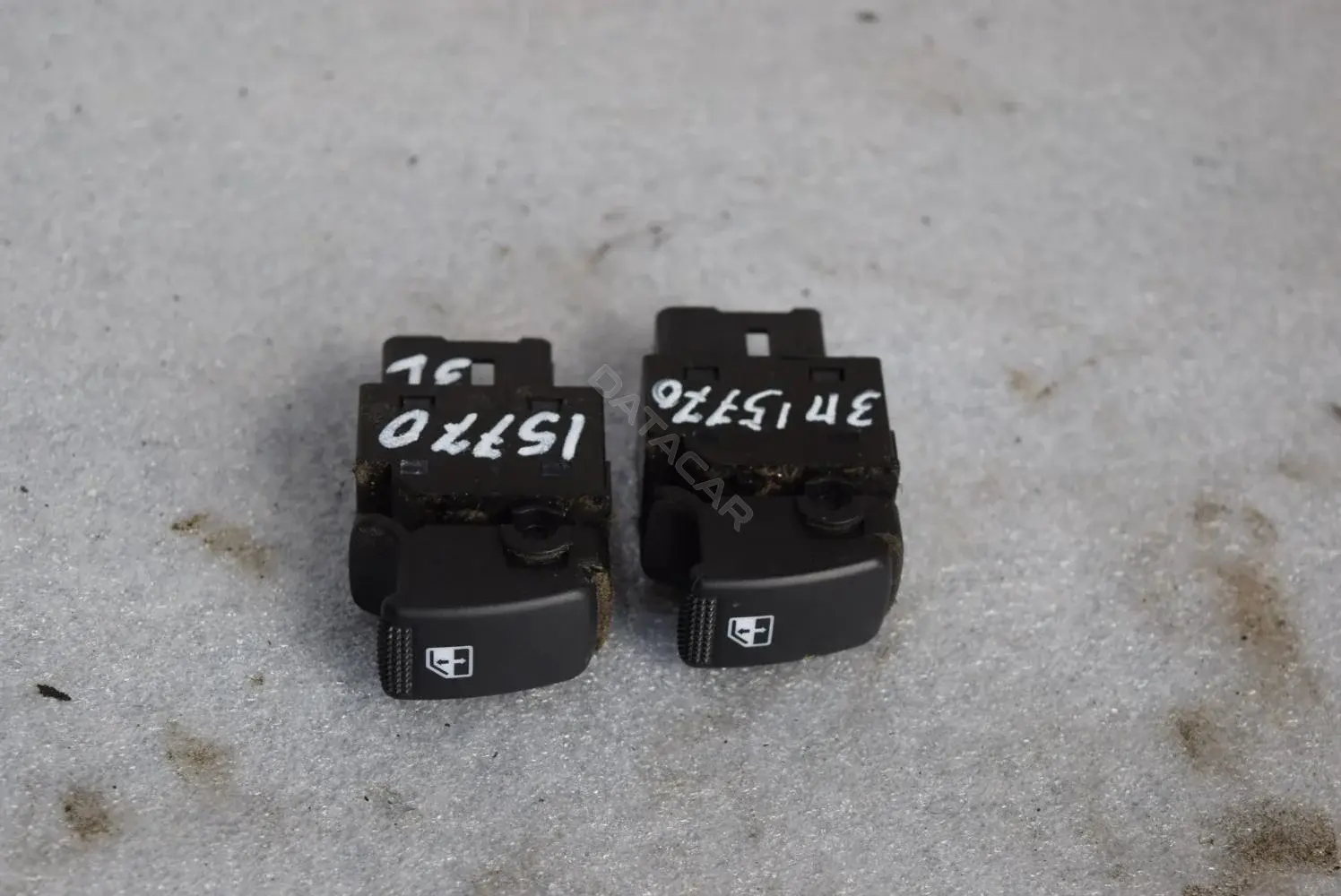 Кнопка стеклоподъемника T15770-31-12