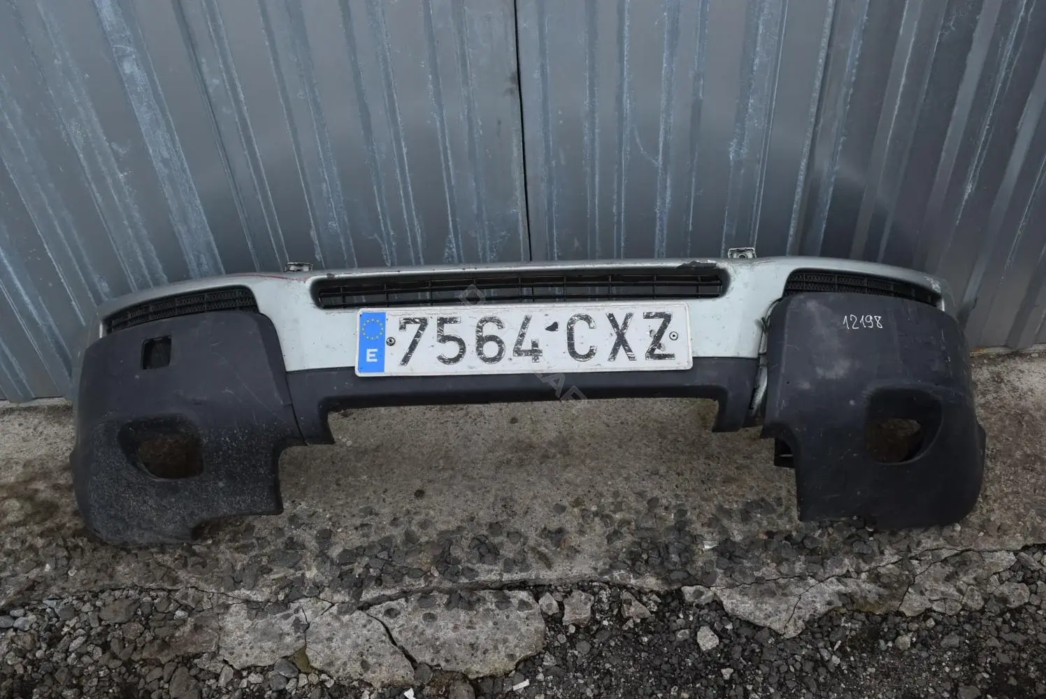 Передний бампер 08620598