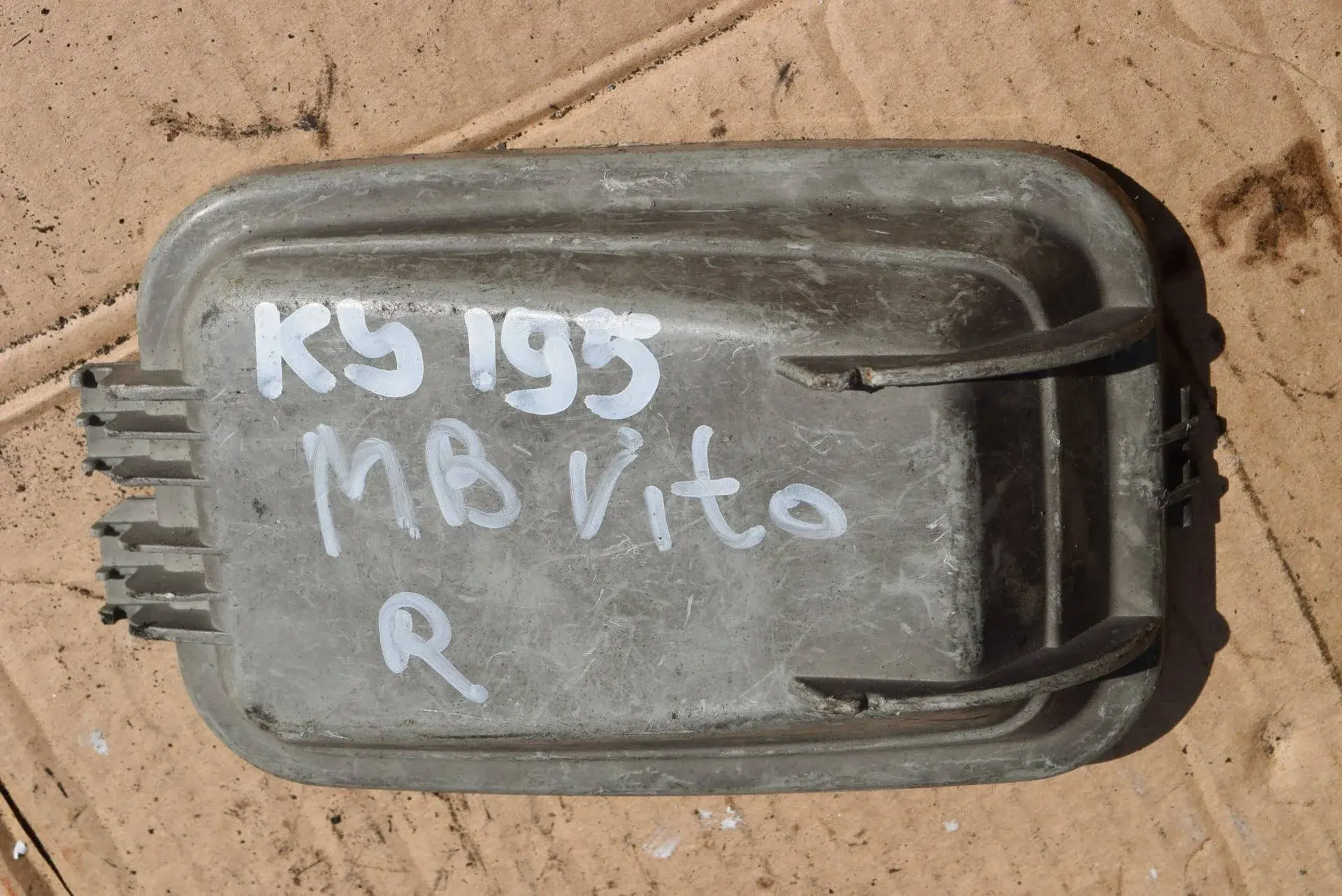 Заглушка фары KY195