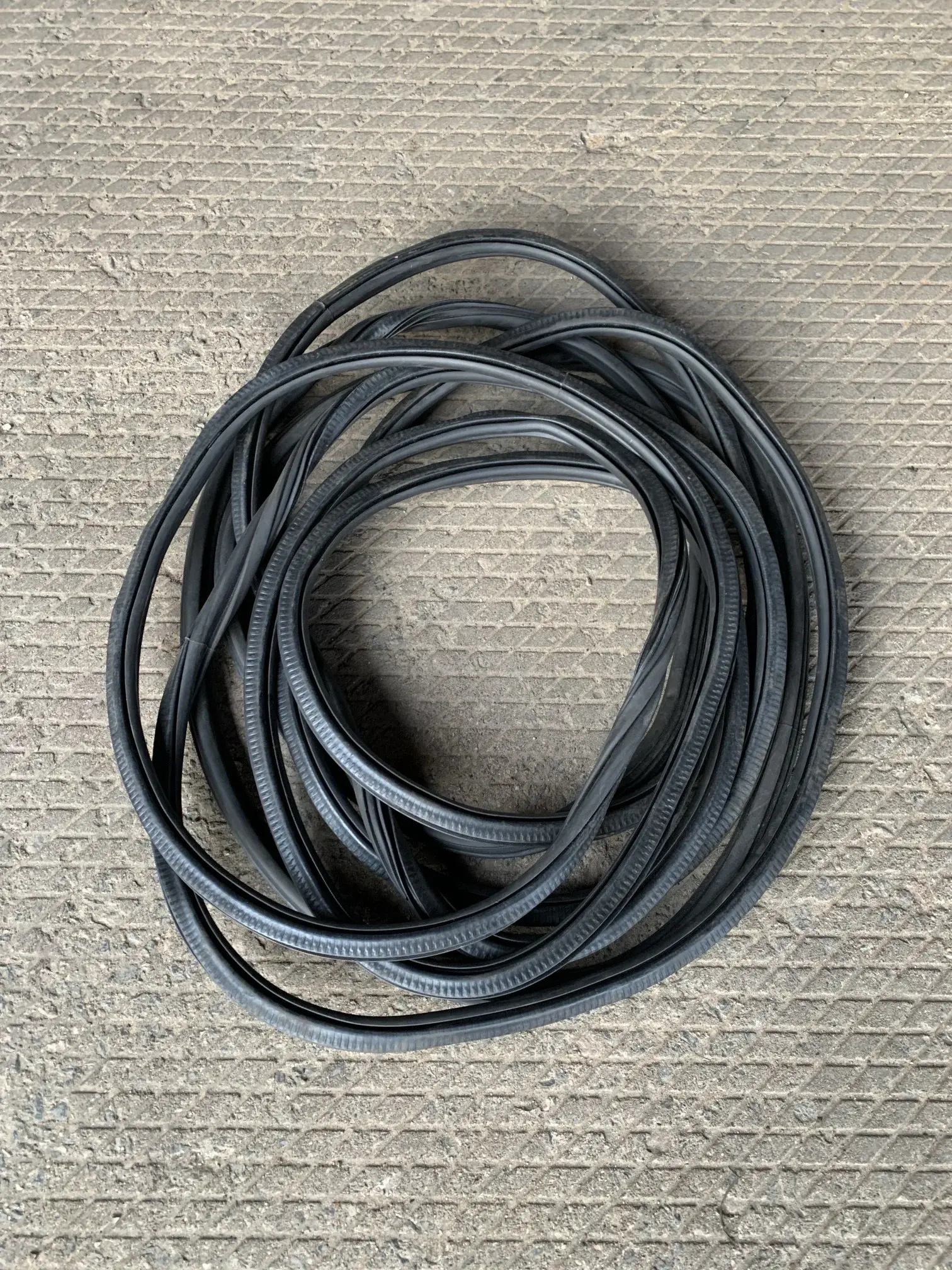 Уплотнитель двери 4G5833721, 4G5833721A