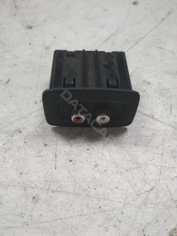 Разъем AUX / USB 280230005R