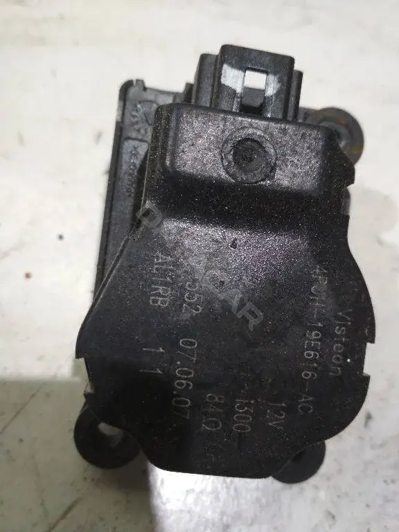 Мотор заслонки печки 4PUH19E616AC