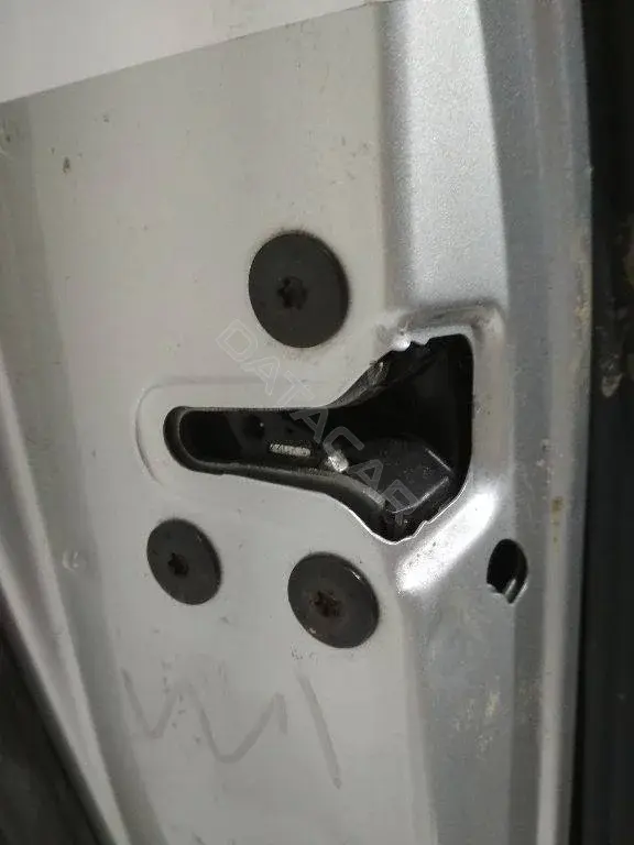 Замок двери 825010001R