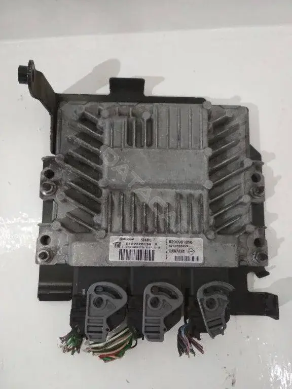 Блок управления двигателем 8200981816, CONTINENTAL