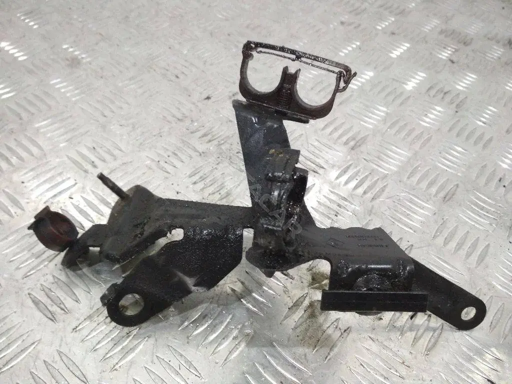 Кронштейн двигателя 8200465666