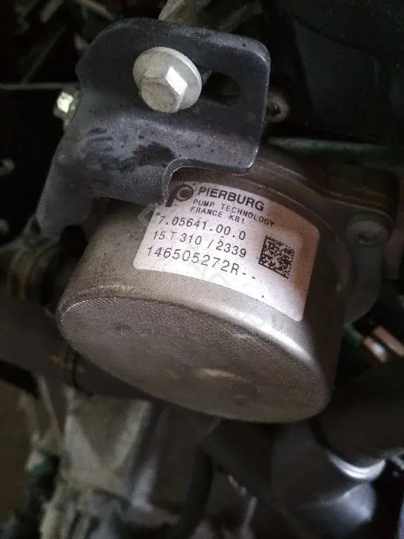 Вакуумный насос 146505272R