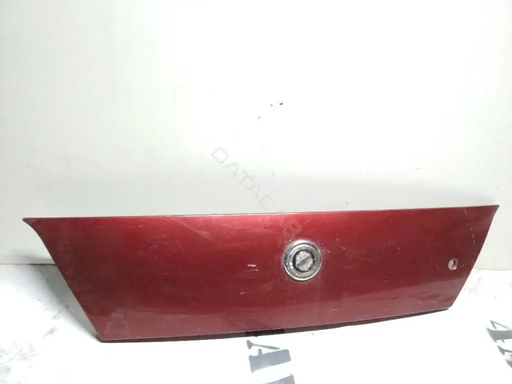 Накладка крышки багажника MR221828