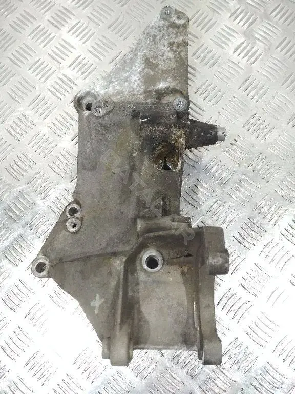 Кронштейн генератора 7700115750