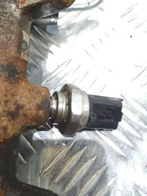Регулятор давления топлива 5WS40208