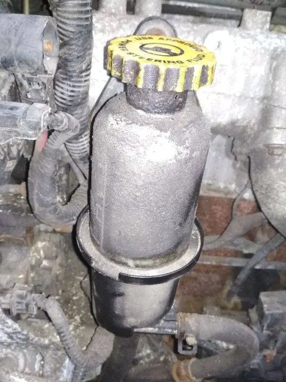 Бачок гидроусилителя 04743067AA