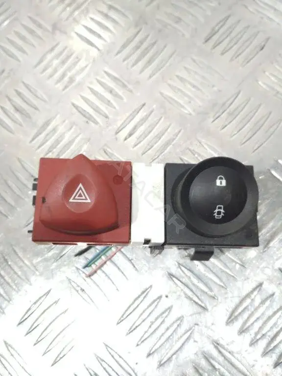 Кнопка аварийки 8200095493, DELPHI