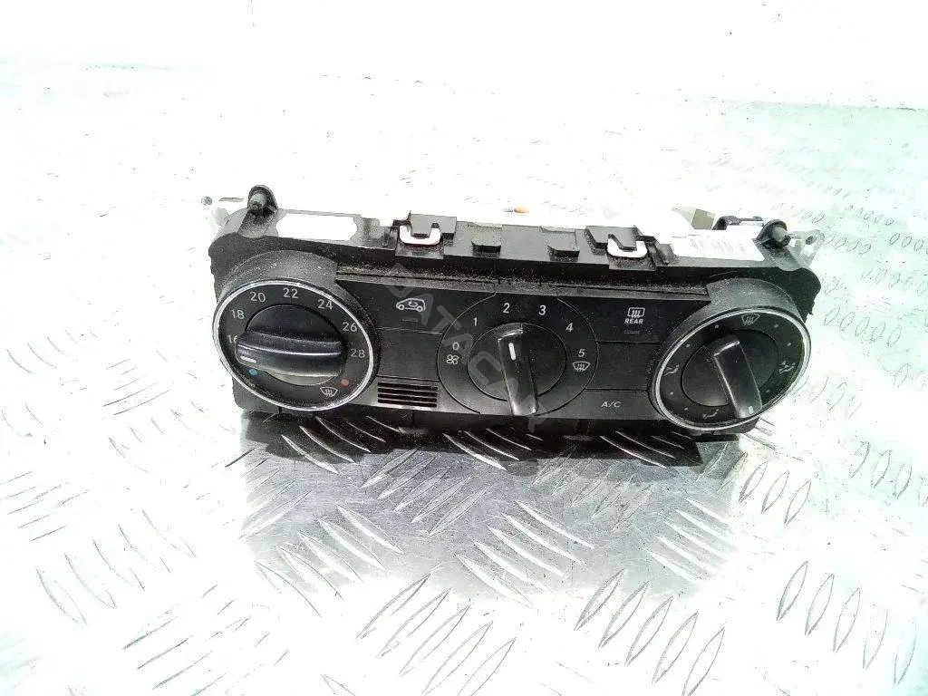 Блок управления климат-контролем A1698301585