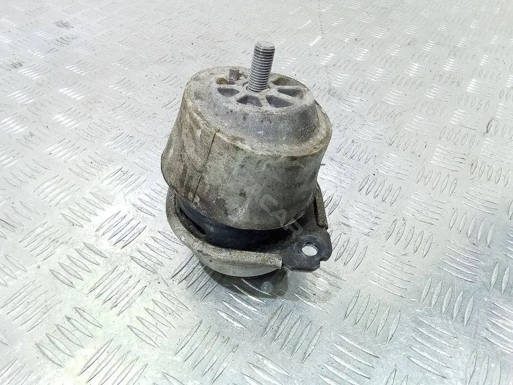 Подушка двигателя (Опора) 7L8199131B