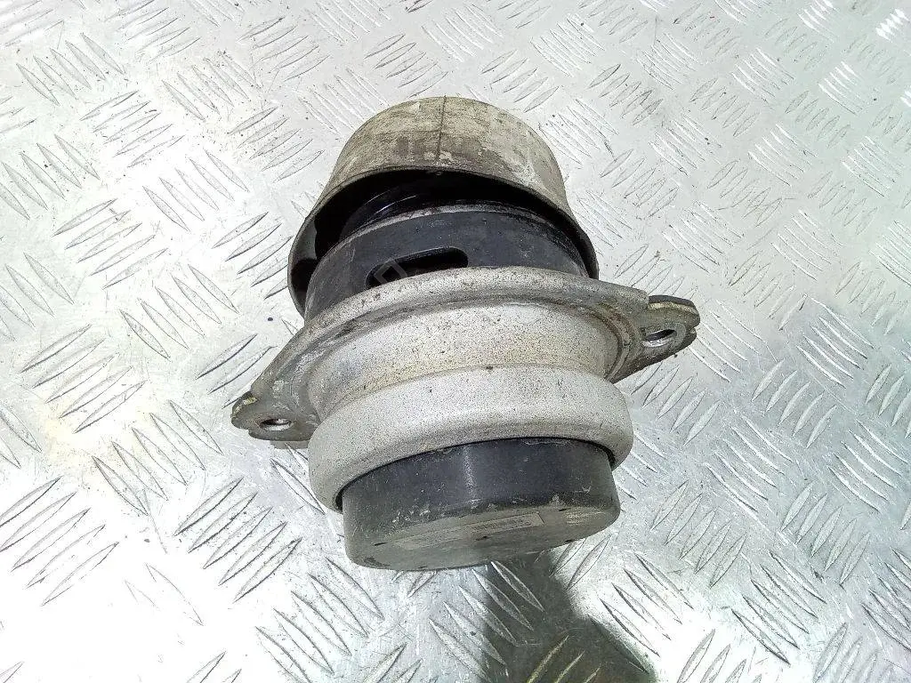 Подушка двигателя (Опора) 7L8199131B