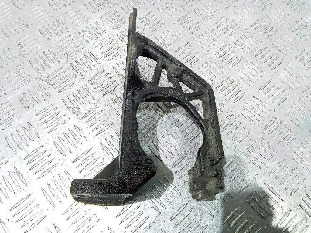 Кронштейн двигателя 7854R