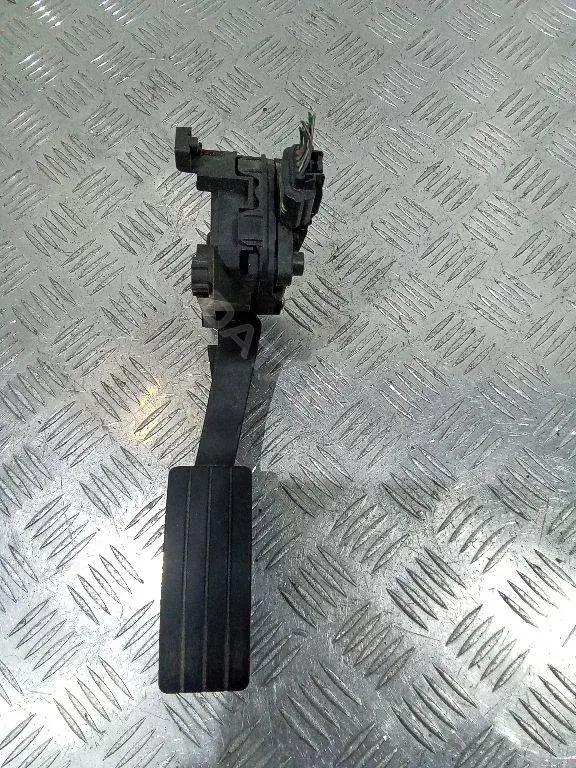 Педаль газа 180023357R