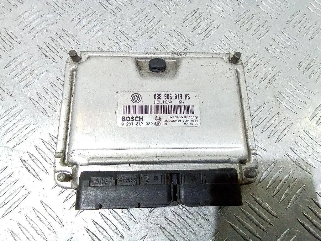 Блок управления двигателем 0281013082, 038906019NS
