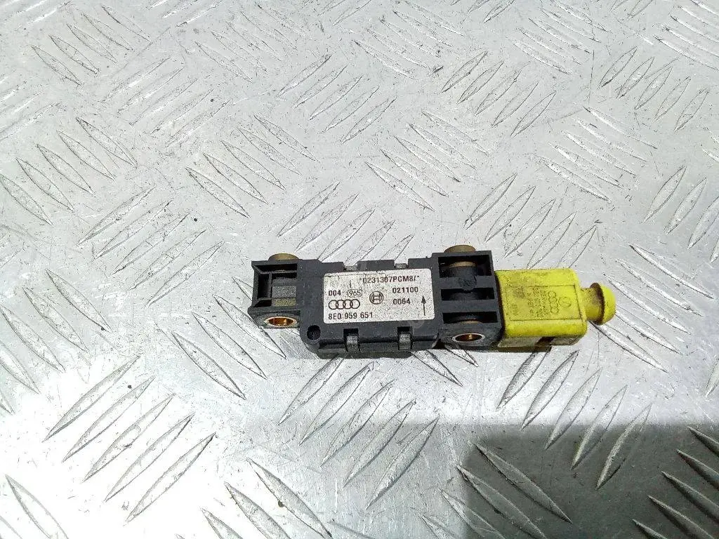 Датчик удара 8E0959651