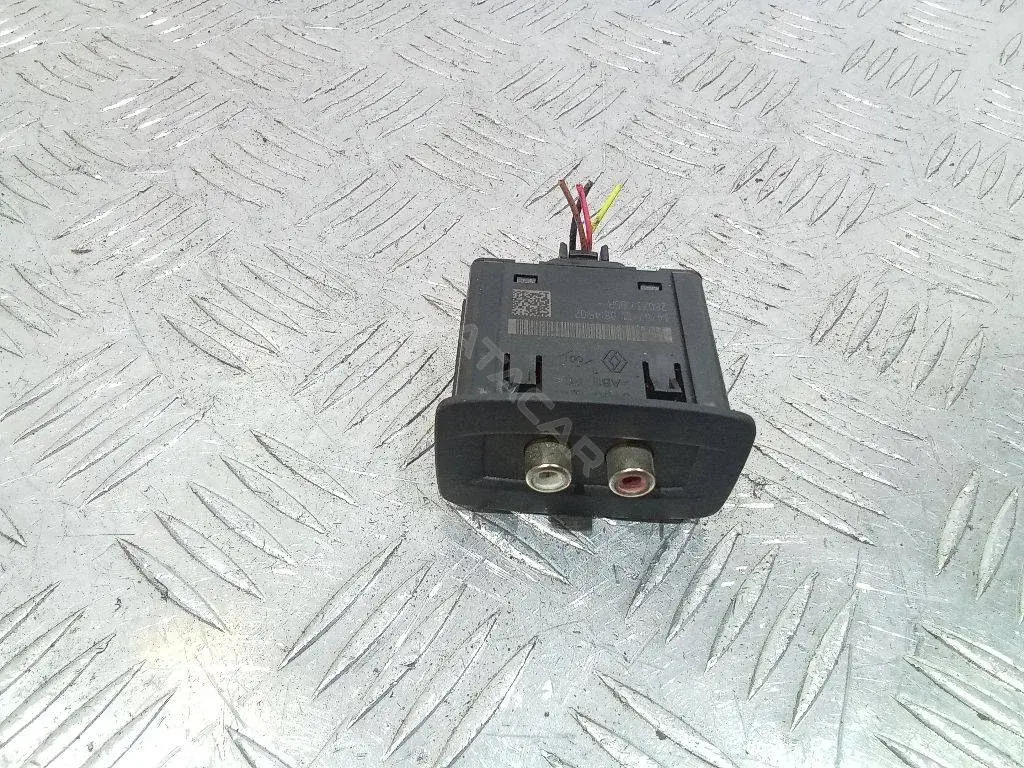 Разъем AUX / USB 280230005R
