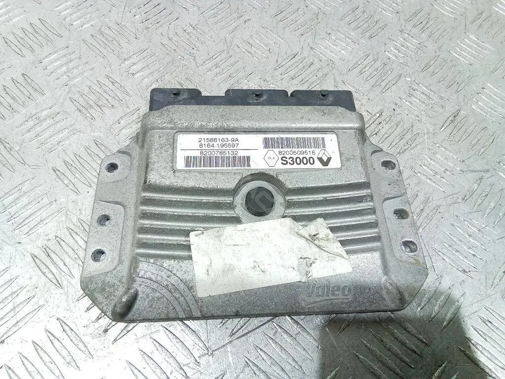 Блок управления двигателем 8200785132