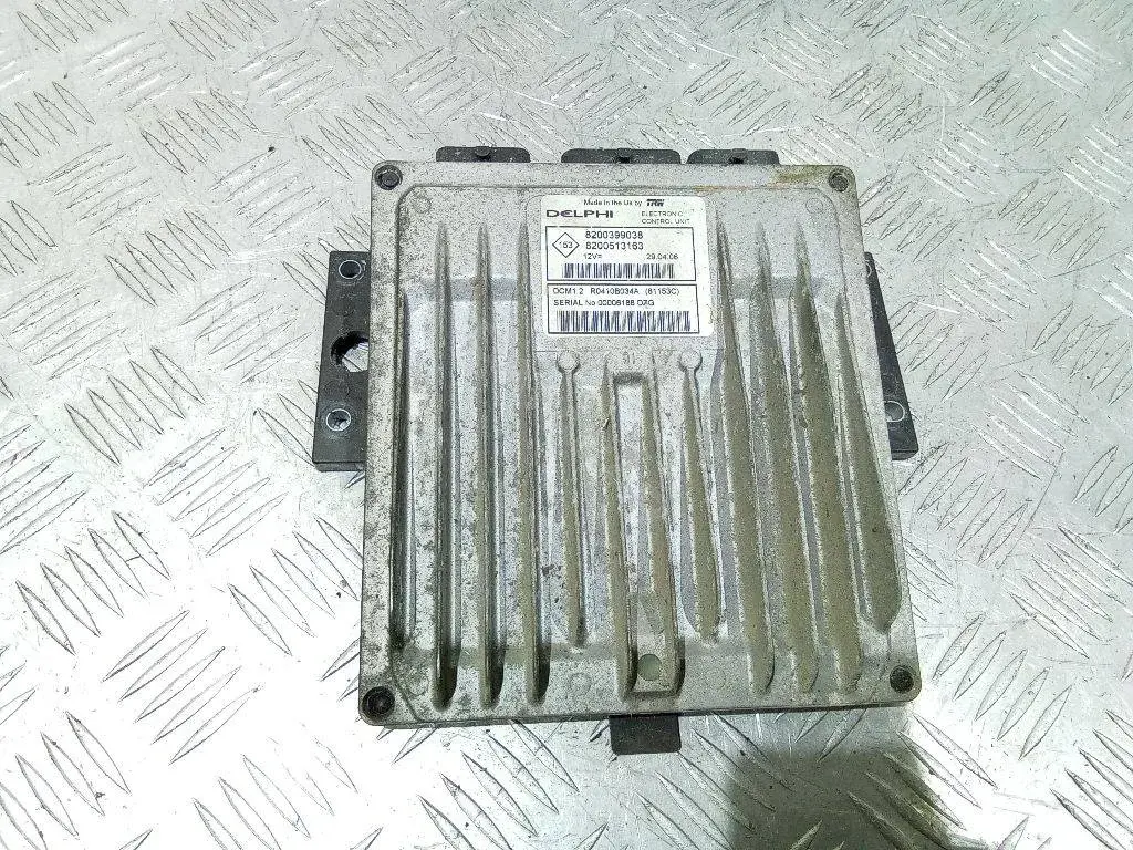 Блок управления двигателем 8200399038